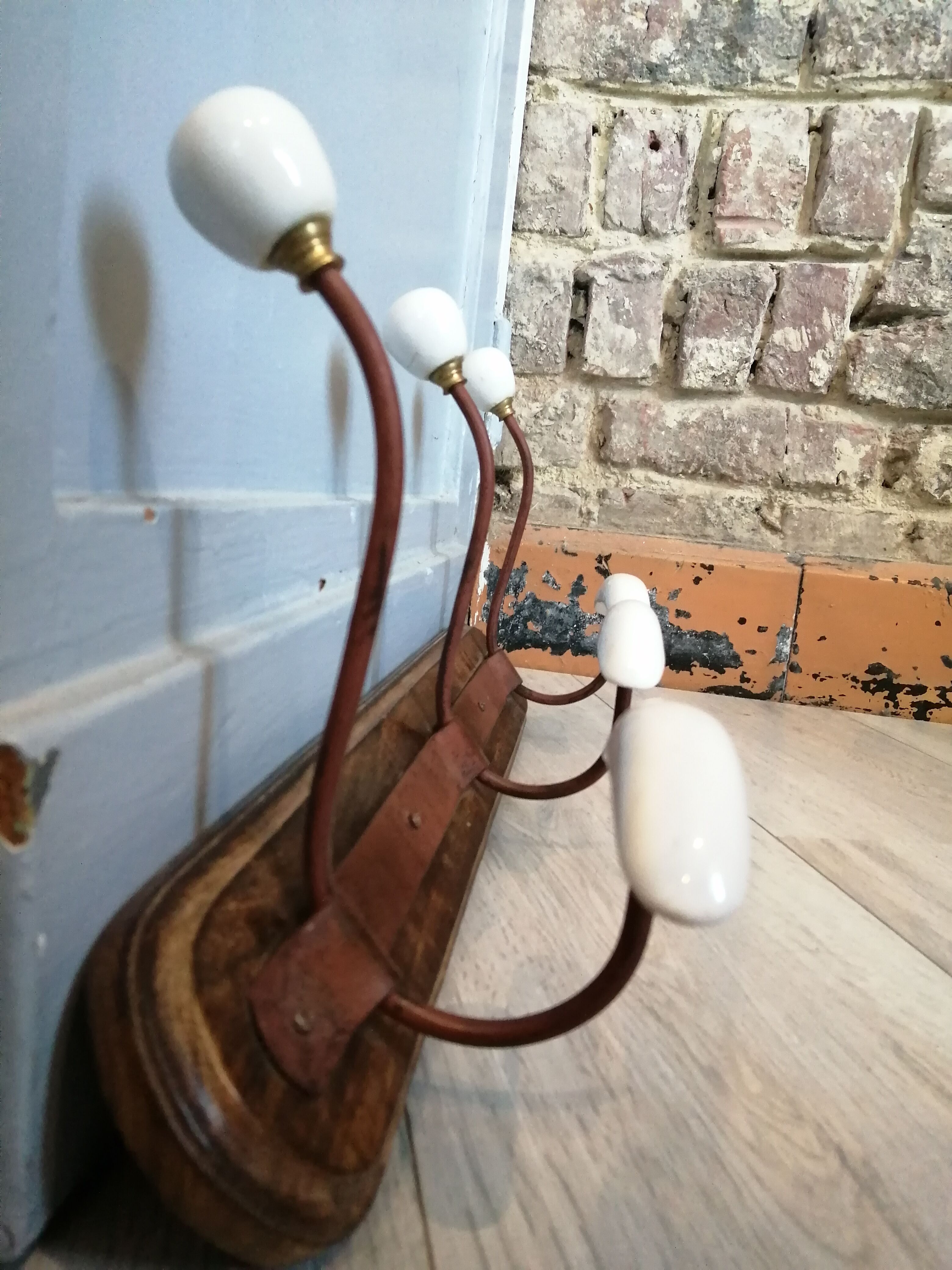 Porcelain wood coat holder