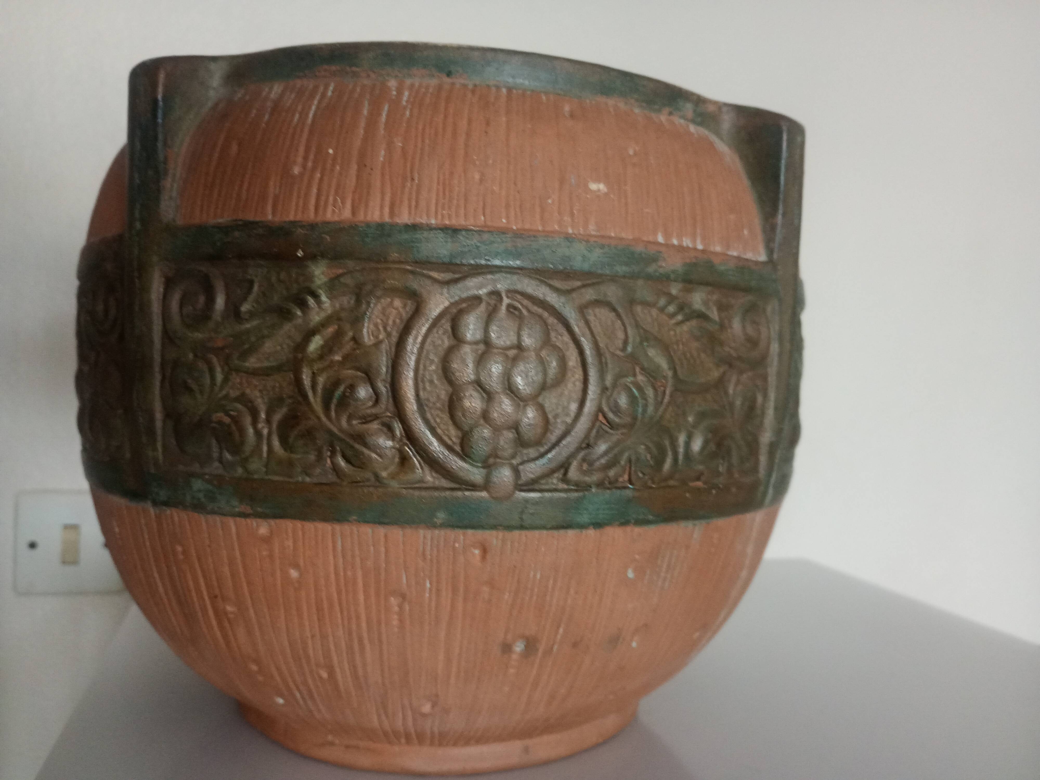 CLANTA ENGLAND - Cache-pot or Planter with vine leaves - POTTERY
