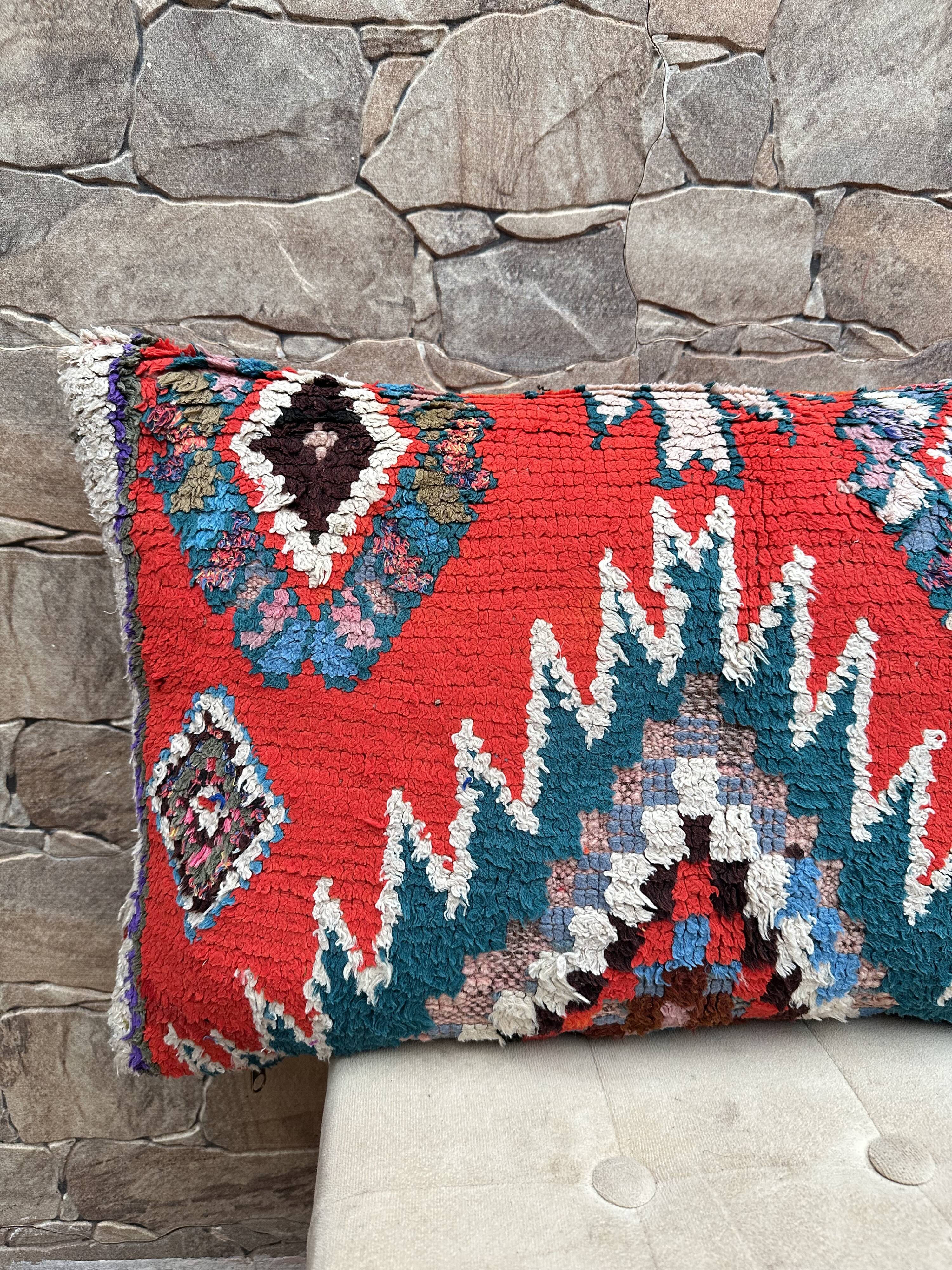 Vintage Berber Kilim cushion cover: Moroccan wool cushion