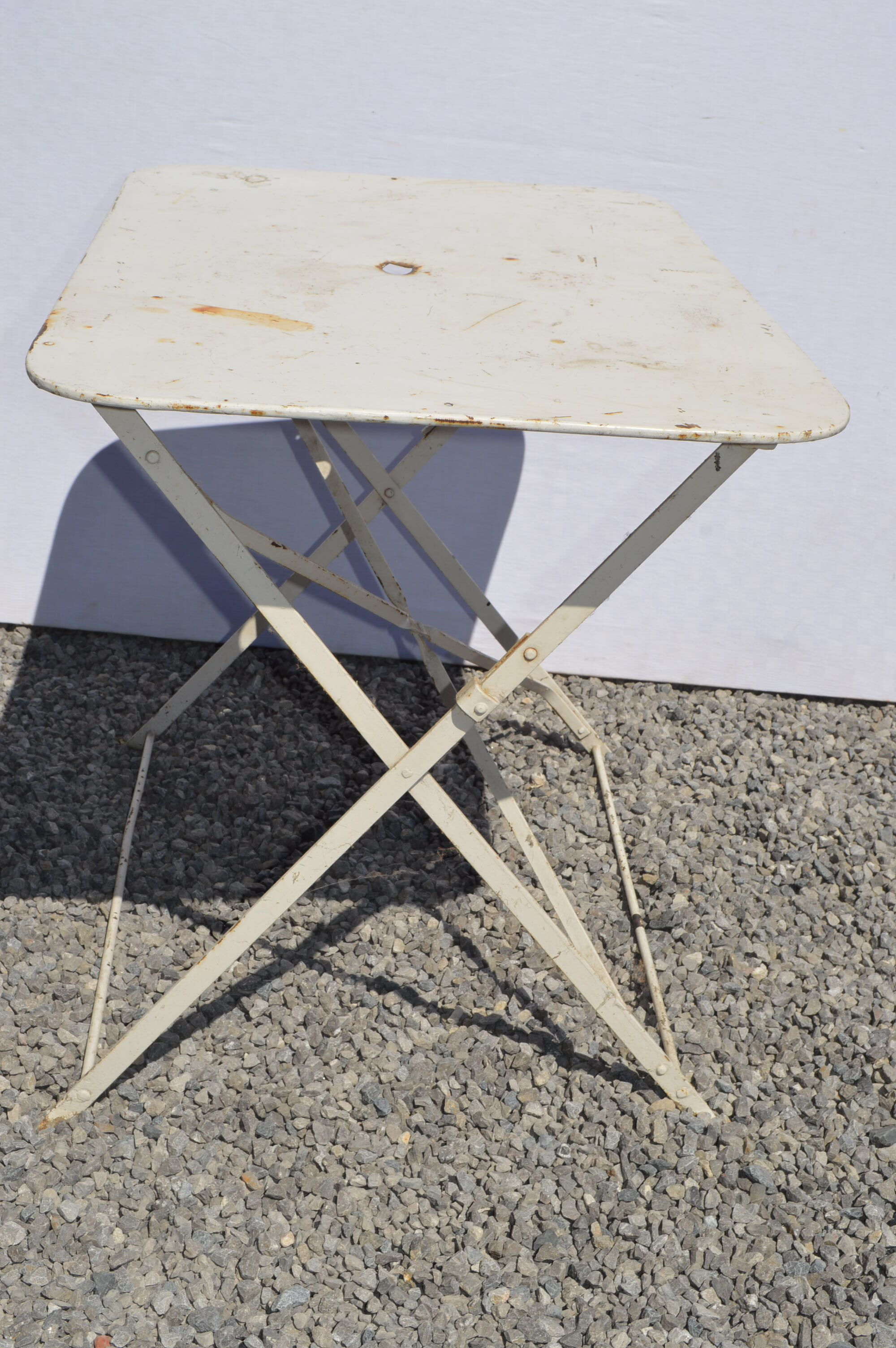 Table de jardin pliante en fer