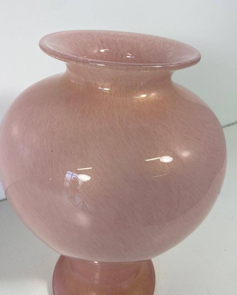 Vase en verre de Murano rose poudre italienne et feuille d'or par Barovier & Toso