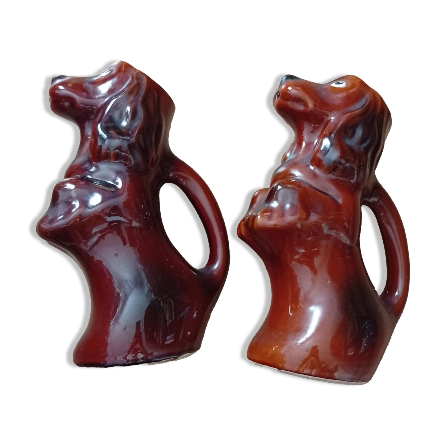 Lot de 2 pichets en barbotine forme chien