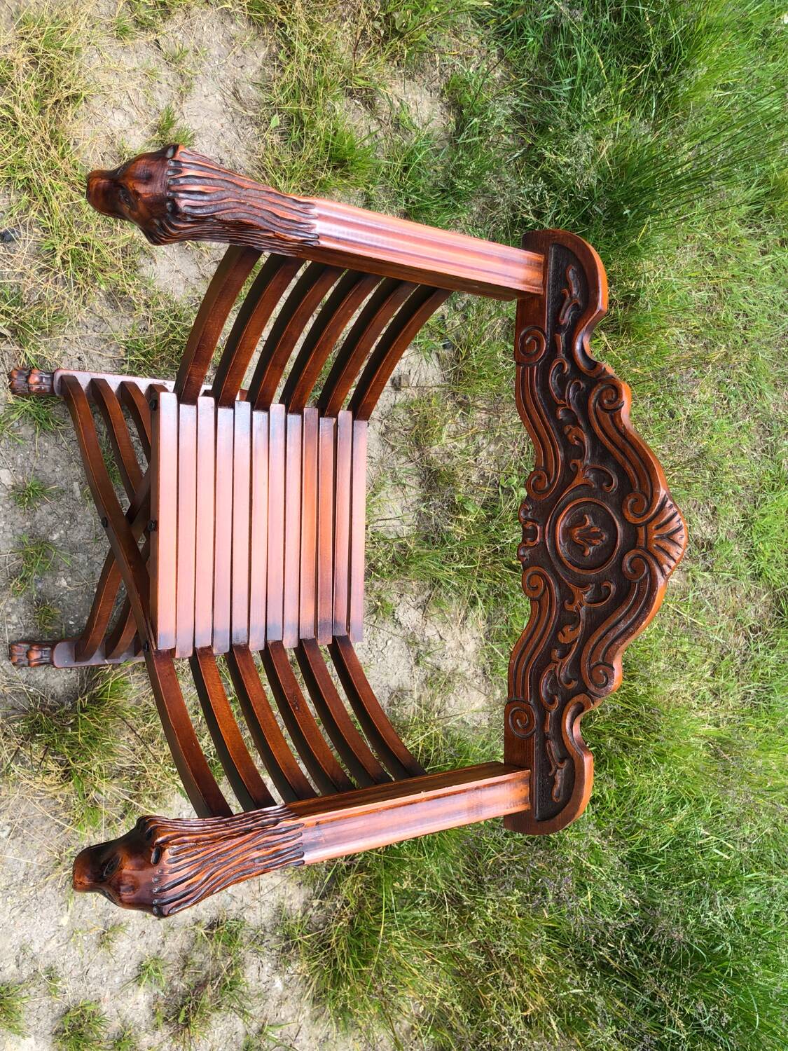 Carved wood Dagobert armchair
