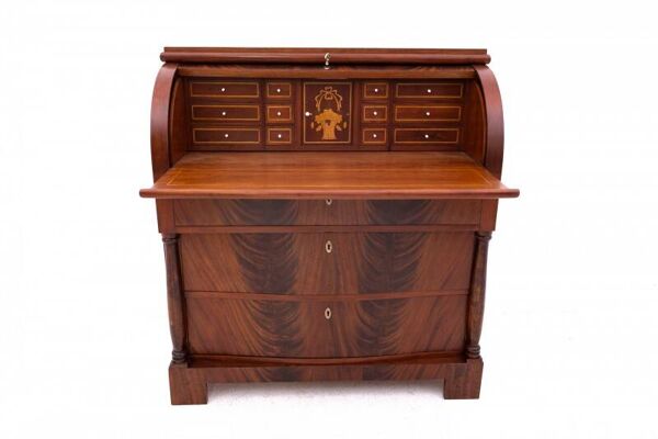 Secrétaire ancien, Scandinavie, vers 1890. Après restauration.