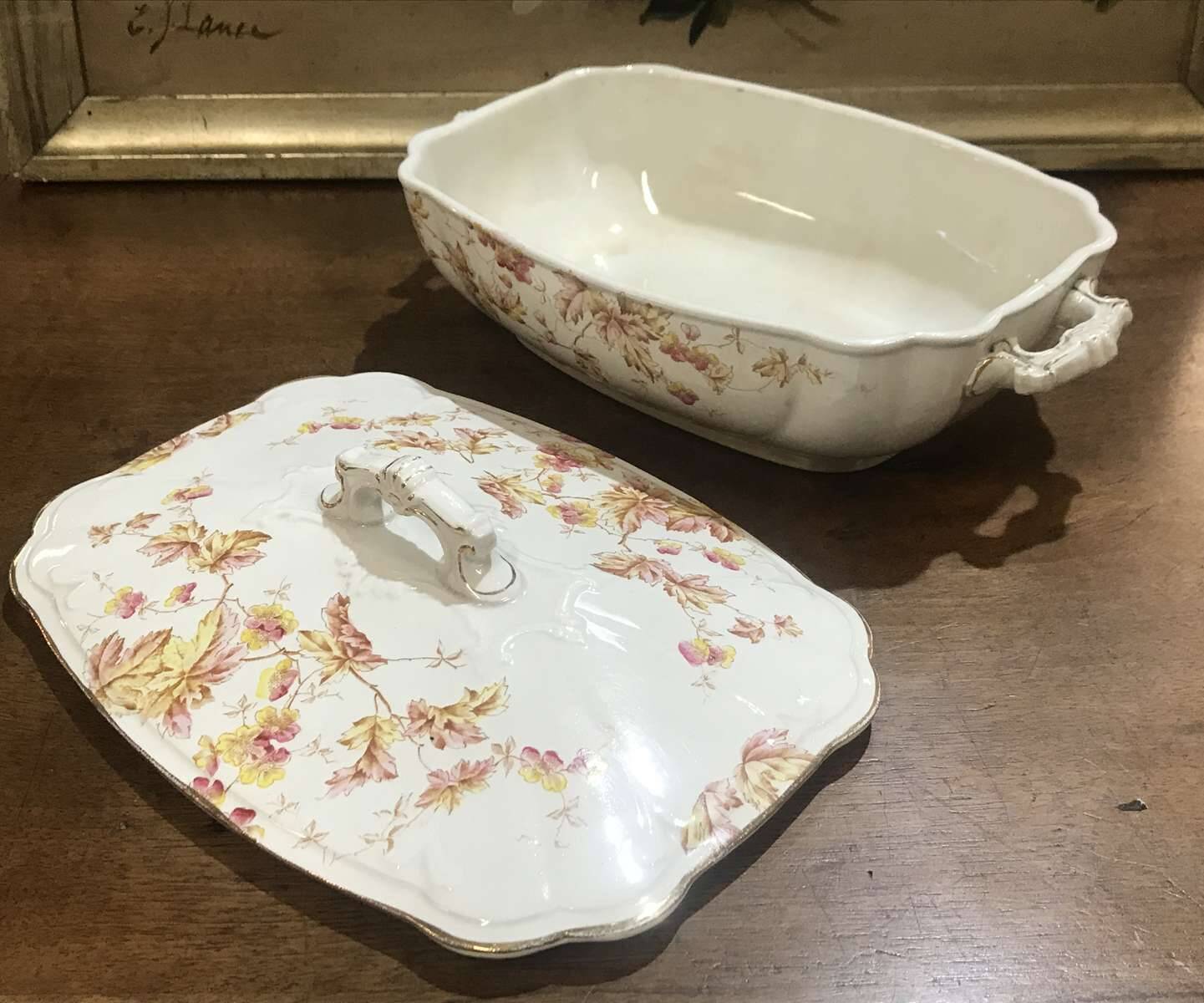 English ceramic vegetable dish from the early 20th century