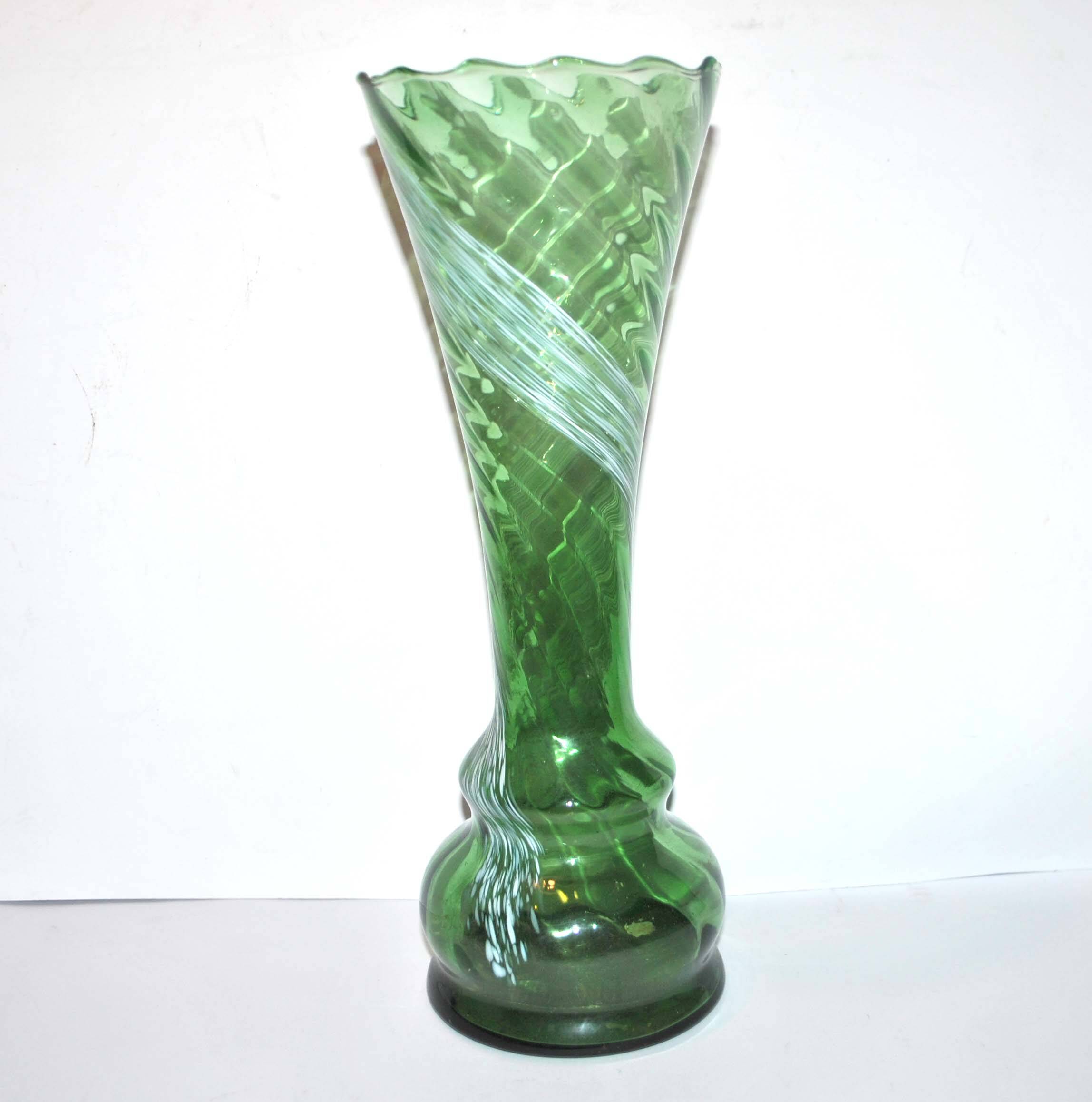 Antique vase in Clichy glass, speckled green with white speckles