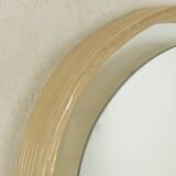 Magnifique miroir des années 1970. Monture en métal avec cadre en verre acrylique et rétroéclairage. Fabriqué en Allemagne.