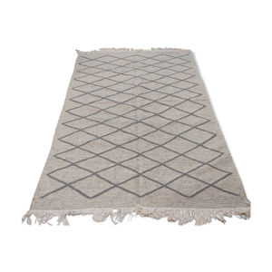 tapis gris fait à la