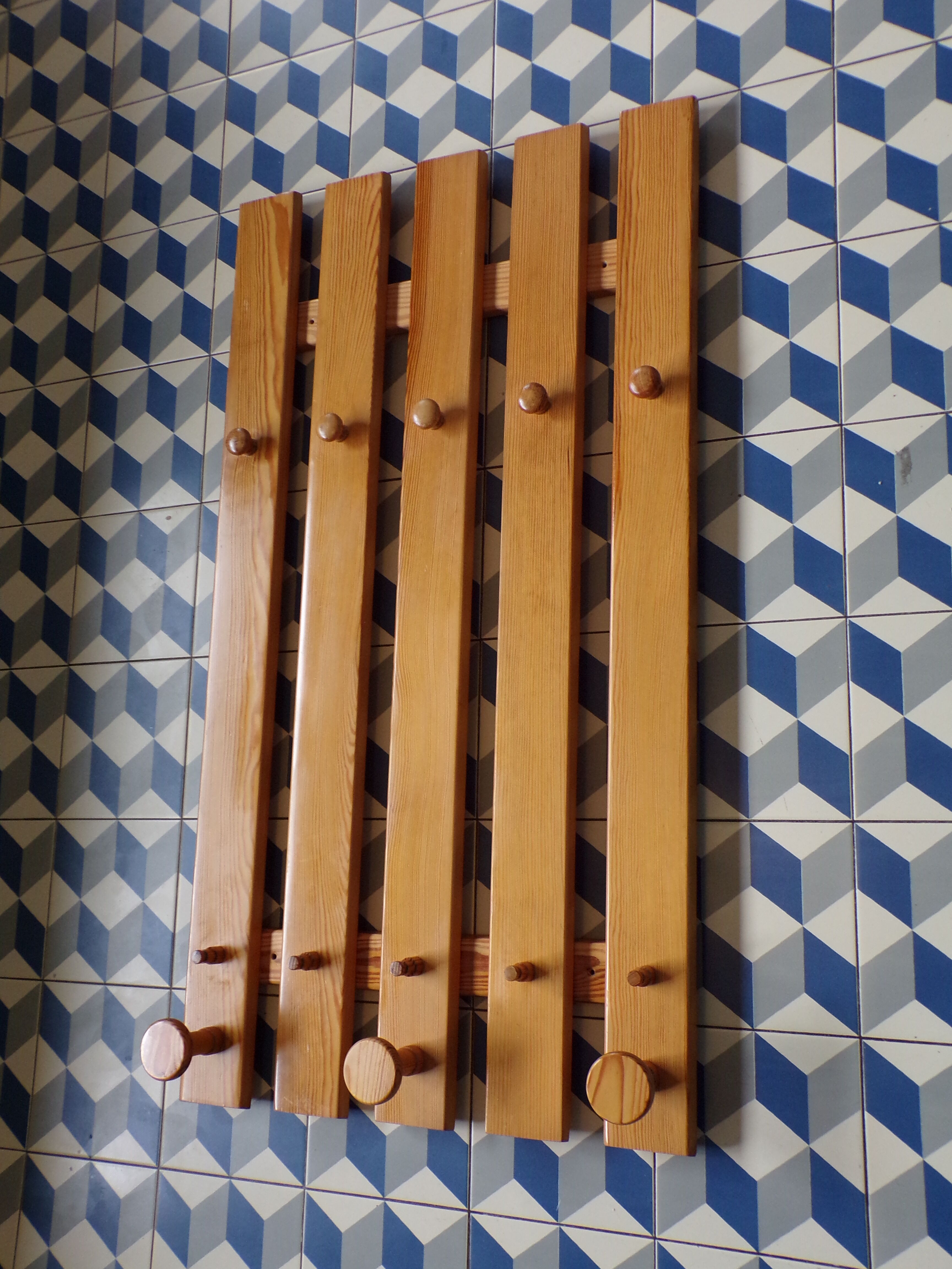 Vintage pine wall cloakroom
