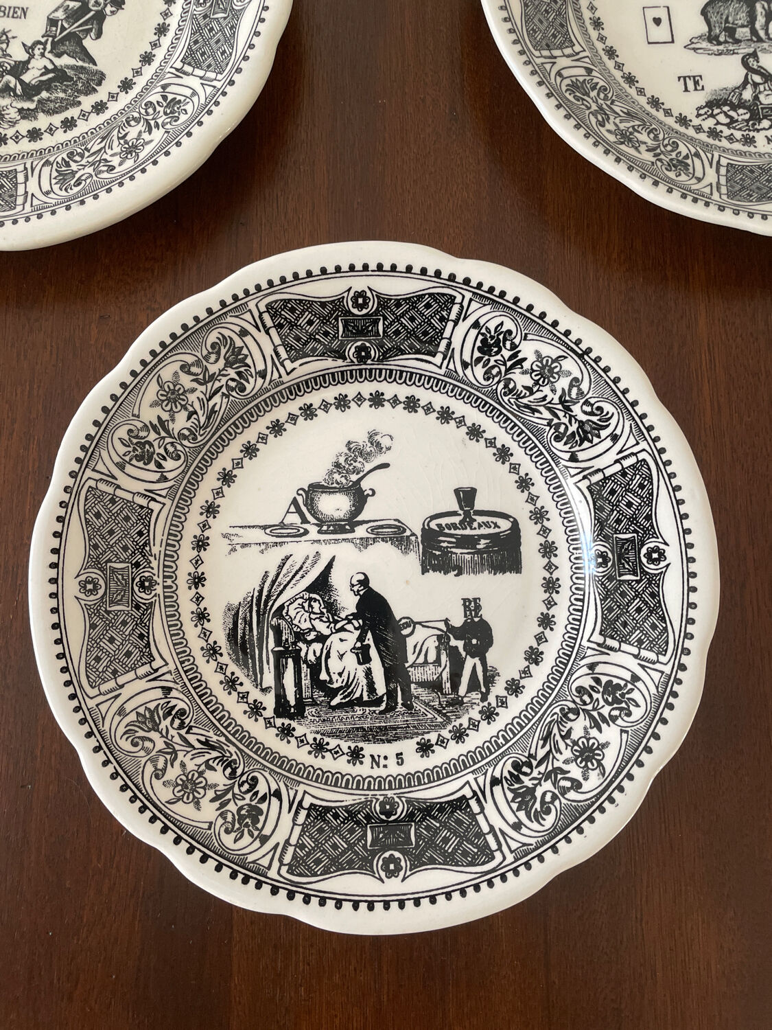 Set of 9 plates Gien "rebus".