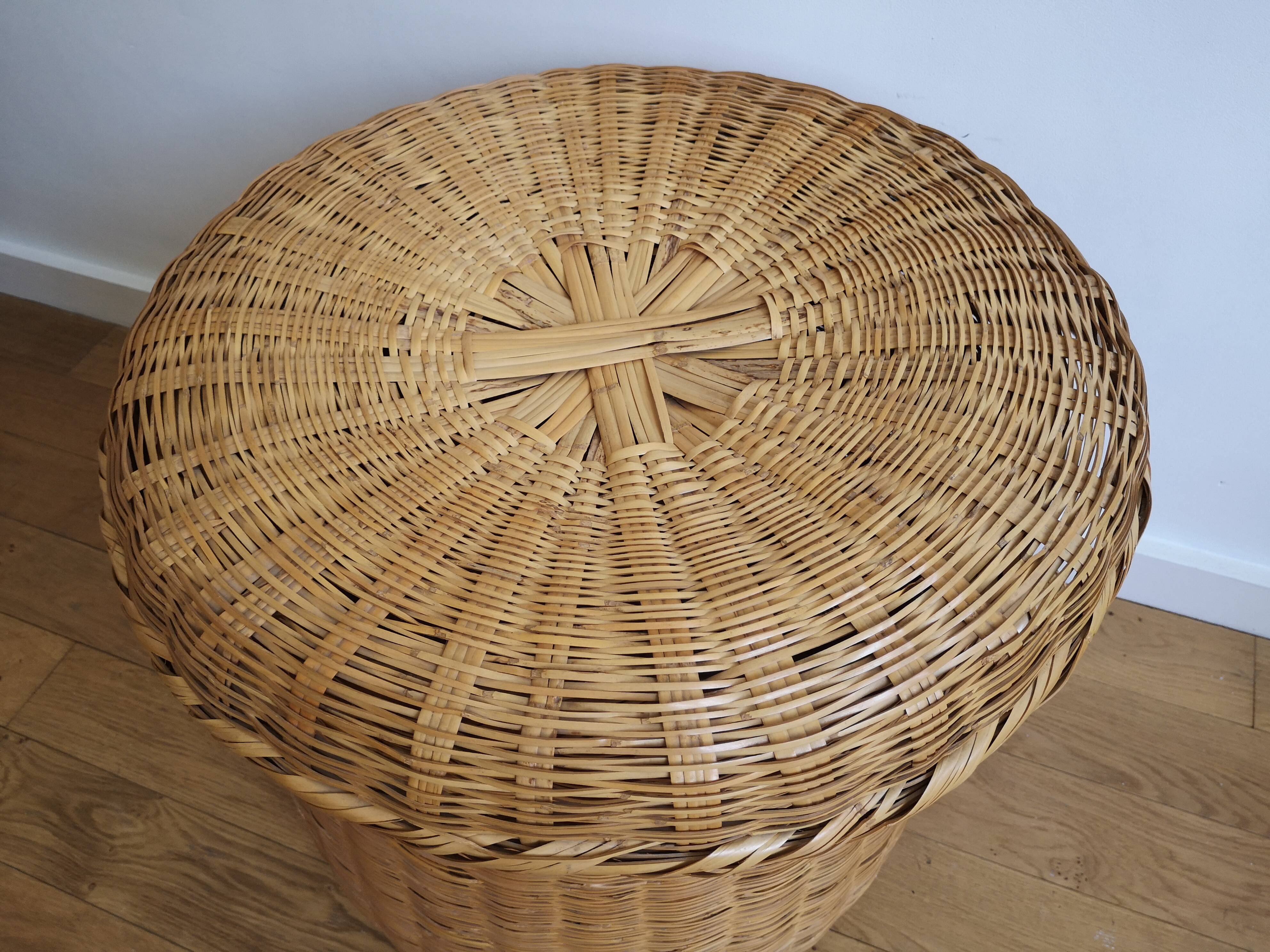 Wicker basket with lid