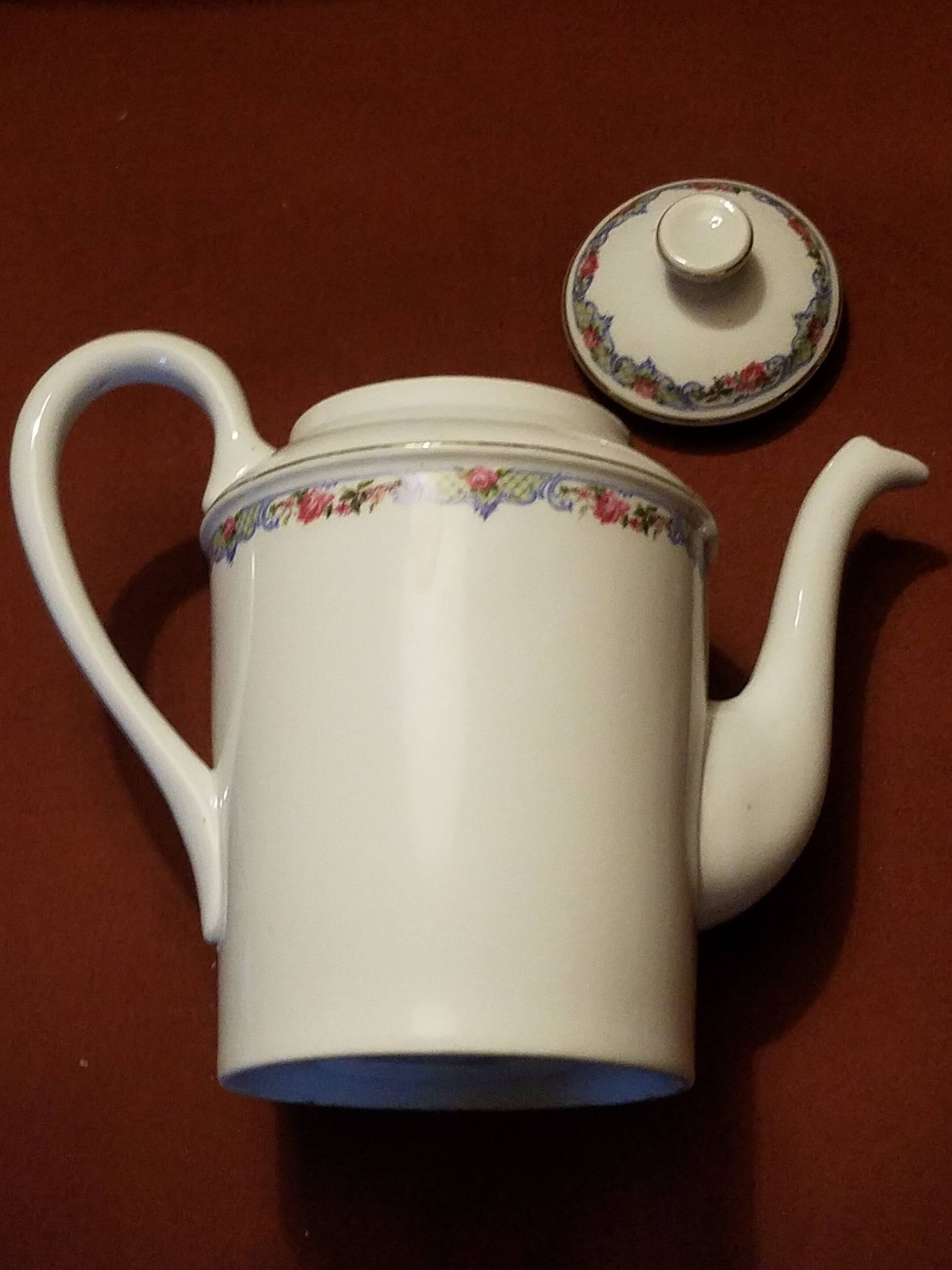 Cafetière ancienne en porcelaine
