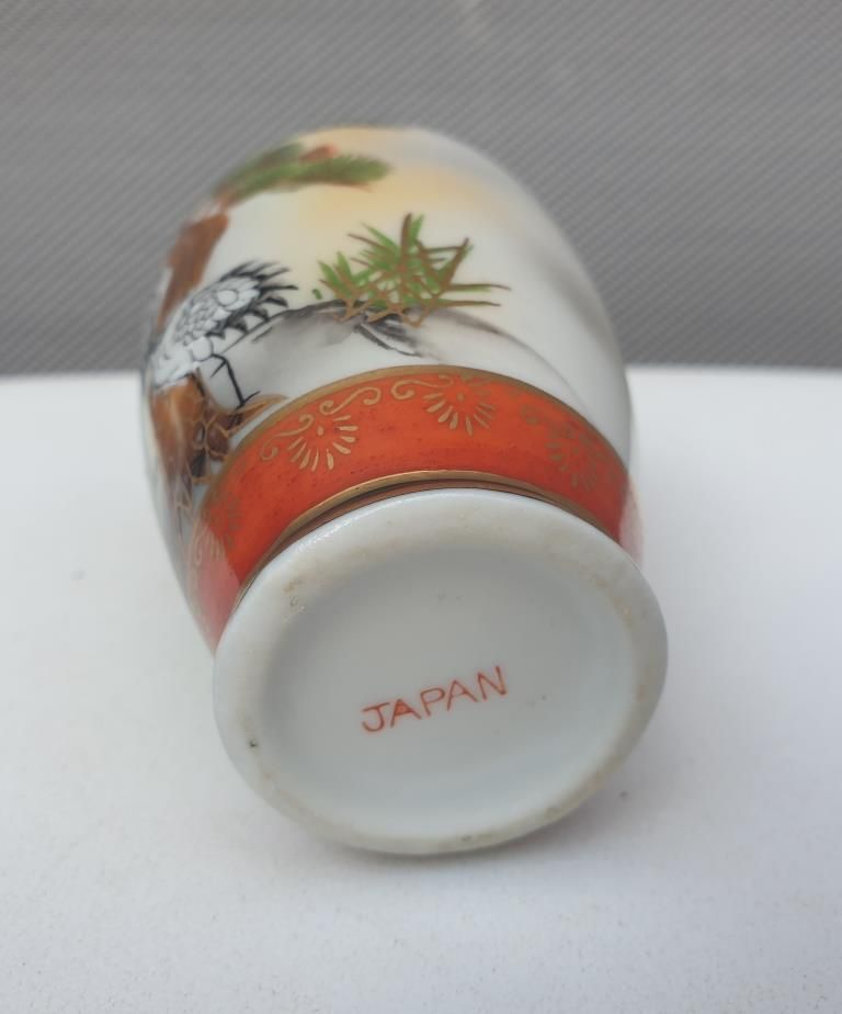 Small Japanese vase porcelain Satsuma couple of cranes