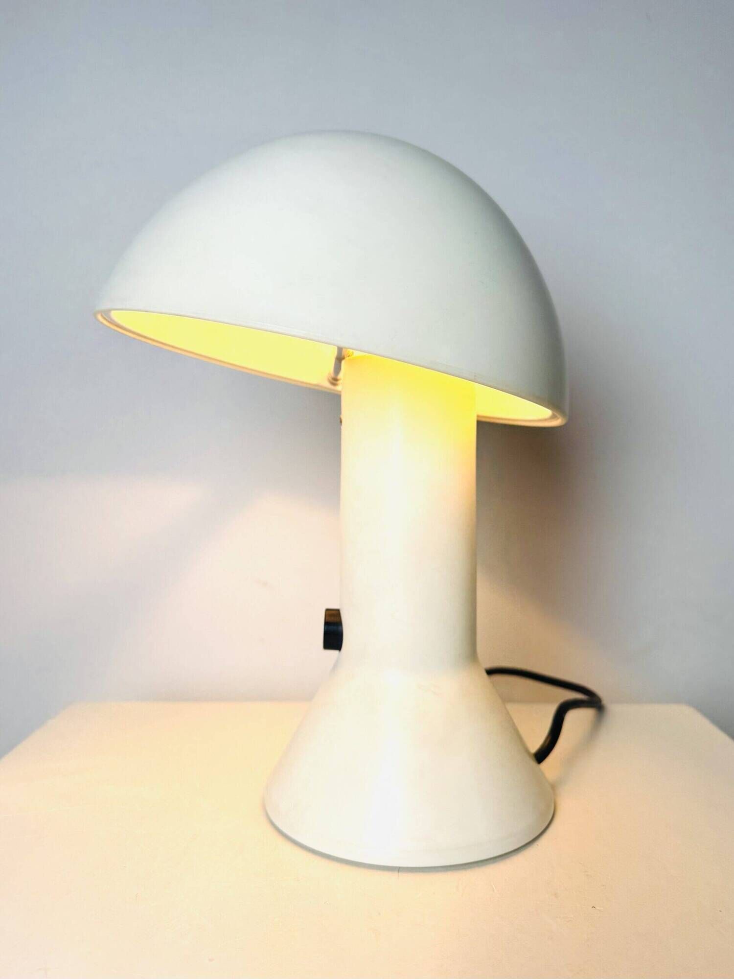 Model 685 ‘Elmetto’ Table Lamp In White Abs By Elio Martinelli For Martinelli Luce, Italy 1970S
