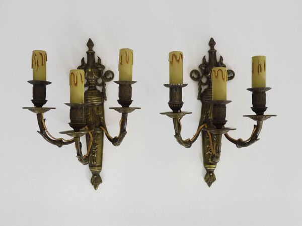 Magnifique Paire d'Appliques en bronze à pot à feux style Louis XV. Années 30