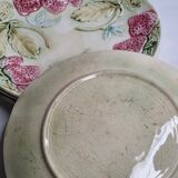 Set of 4 plates in Onnaing slurry decorated with strawberries, 21 cm