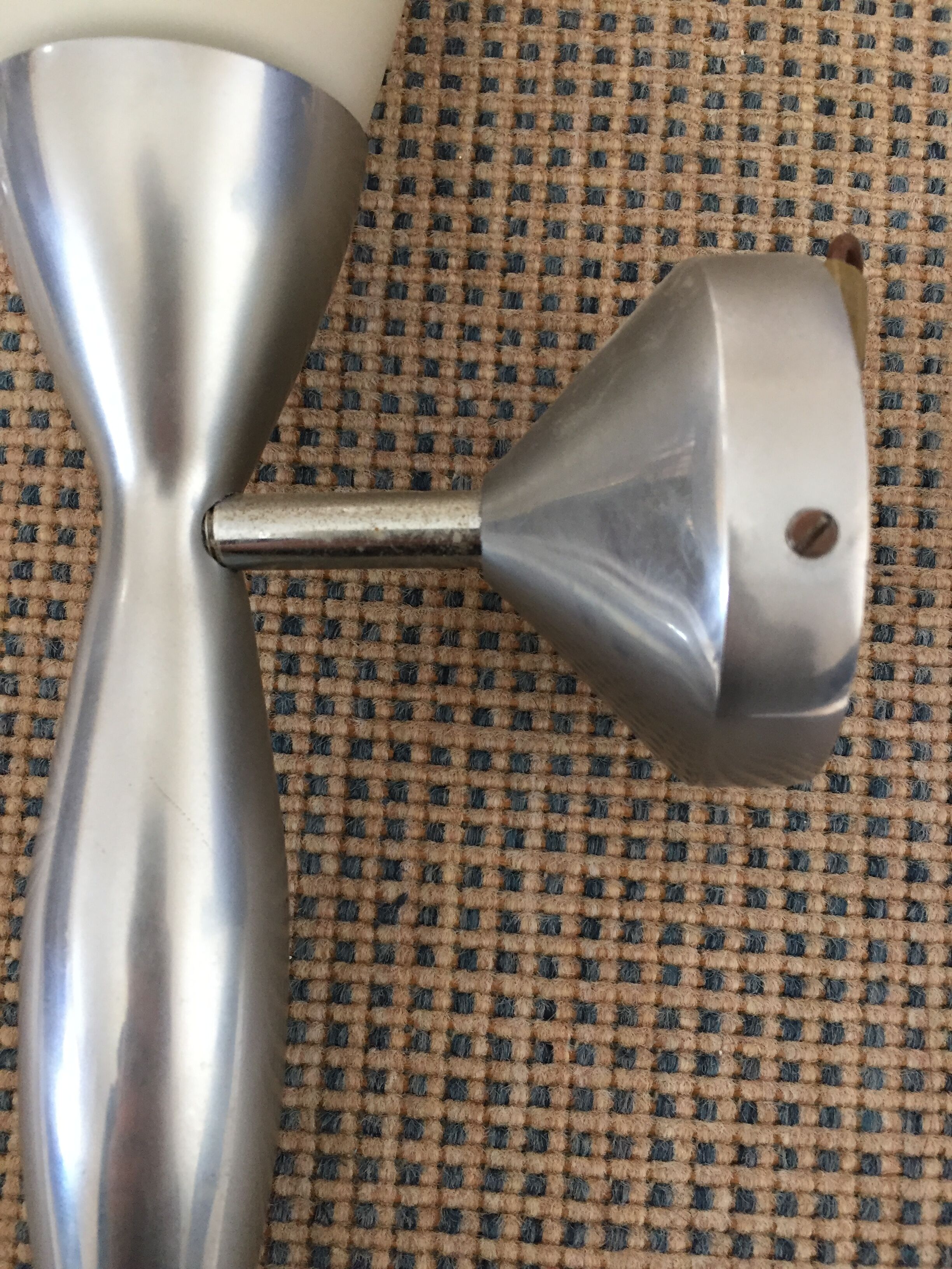 Lucien Gau wall lamp