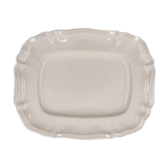 Plat rectangulaire à bord chantourné en faïence de Sarreguemines modèle Ivoire