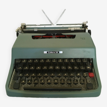 Olivetti Lettera 32 typewriter