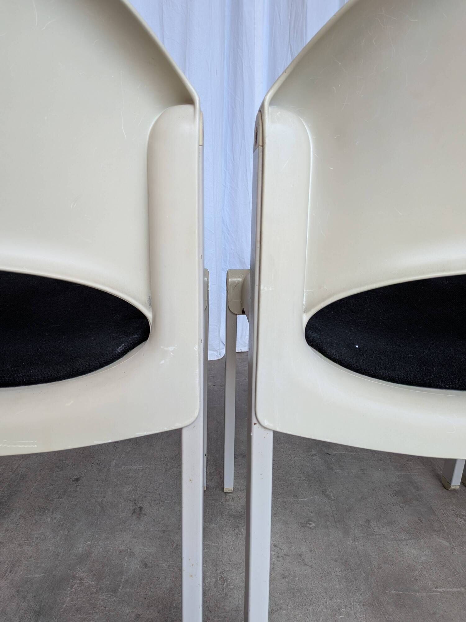Set of 4 Vintage Aeon Mondial Stackable Chair / Dutch Postmodern Dining Cha
