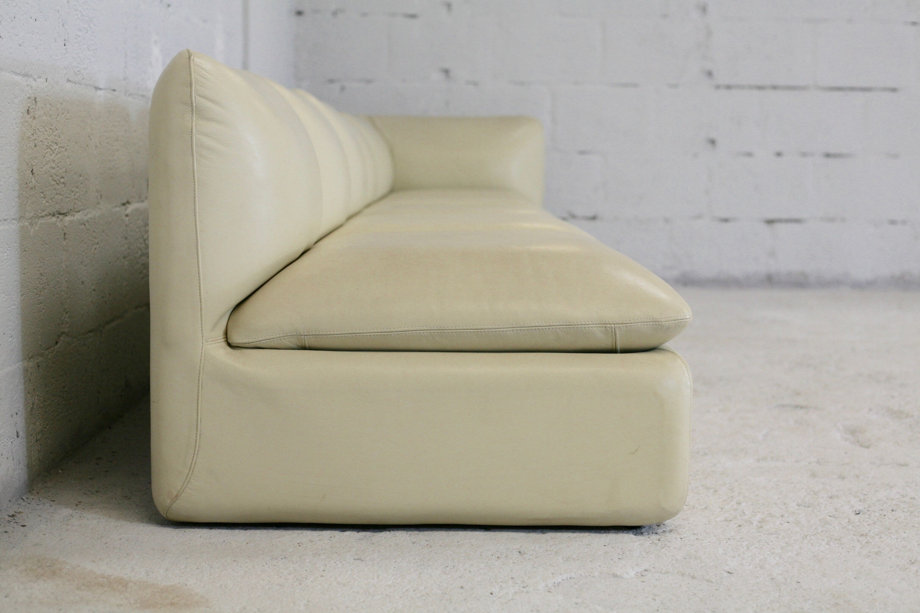 Set of 5 leather armchairs, France 80