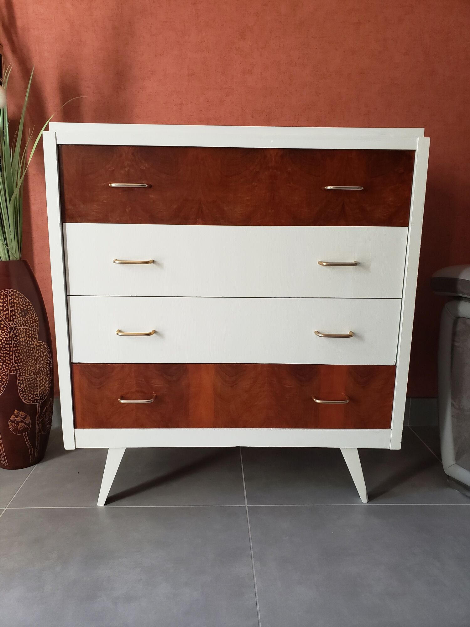Vintage rosewood chest of drawers with 4 drawers from the 1960