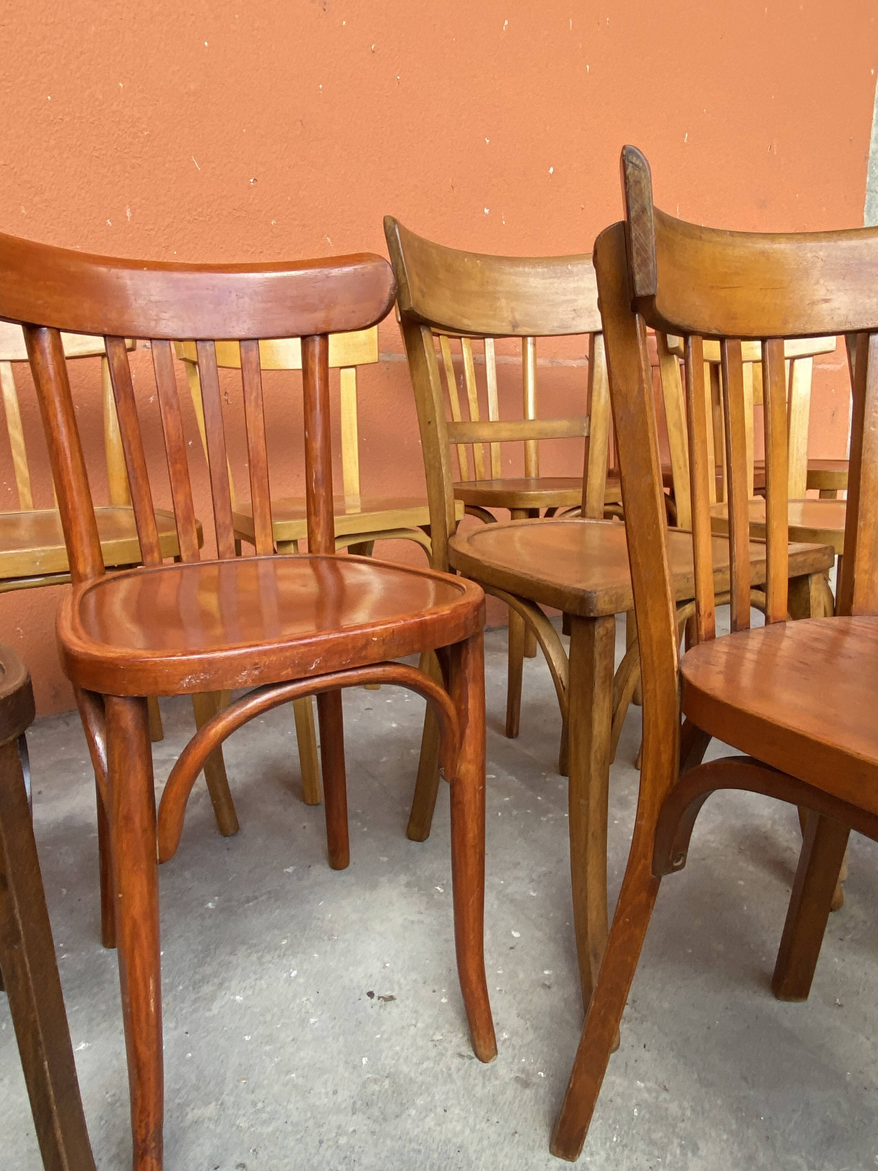 Lot of 20 mismatched Thonet Fischel restaurant bistro chairs in curved wood