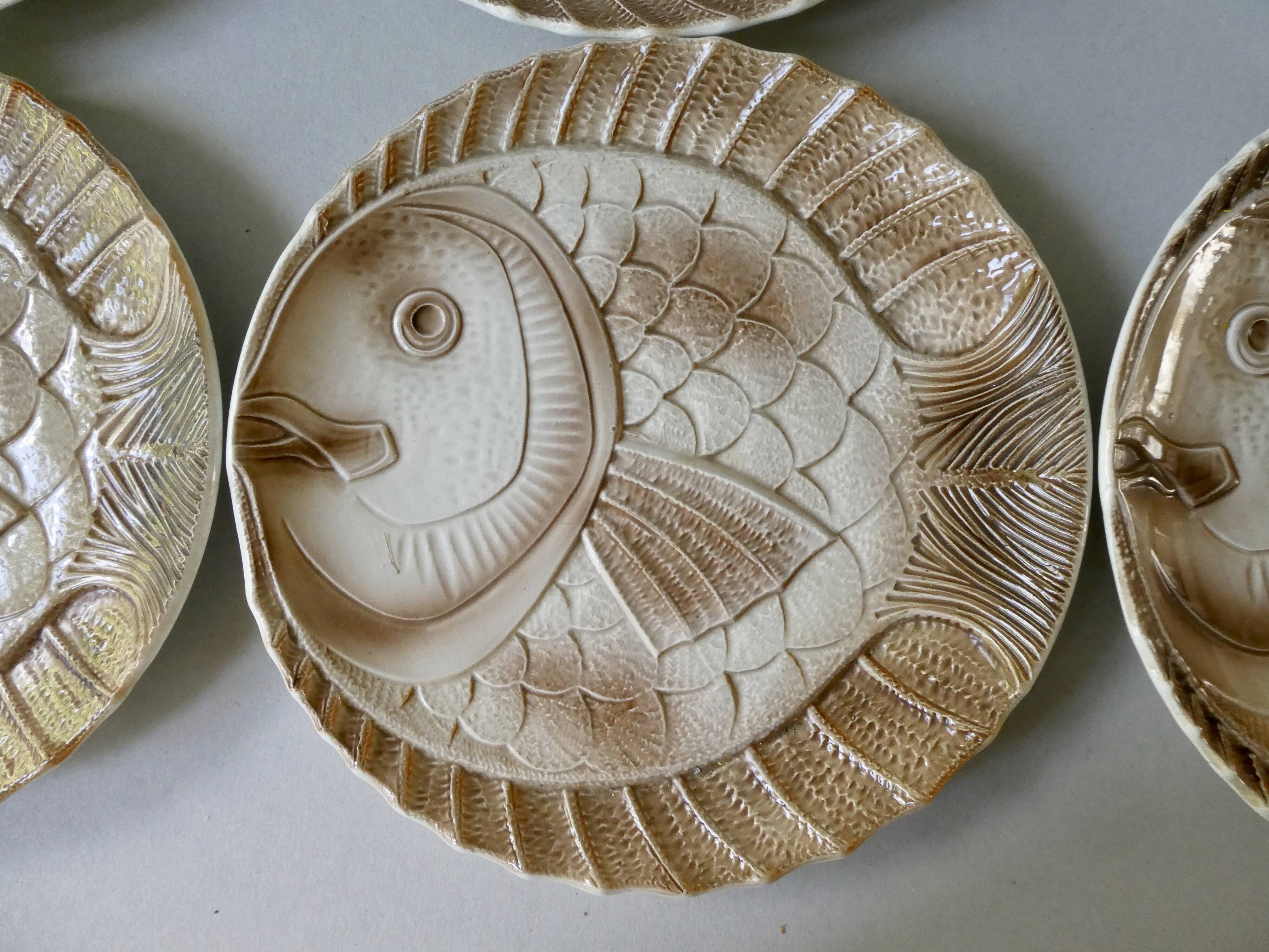 Set of 6 flat plates, fish shape, Sarreguemines France