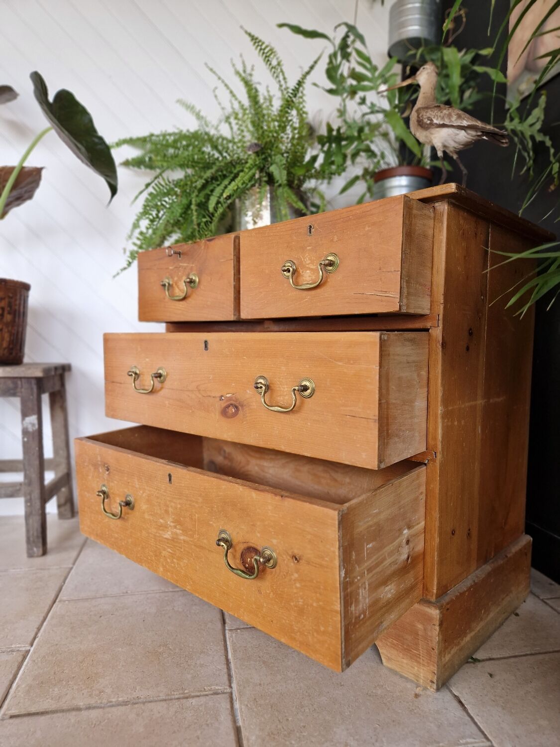 Pine chest of drawers