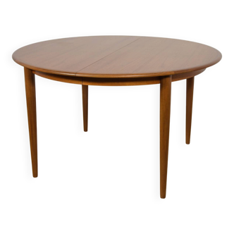 Mid-century round teak extendable dining table from Skovmand & Andersen, Denmark, 1960s