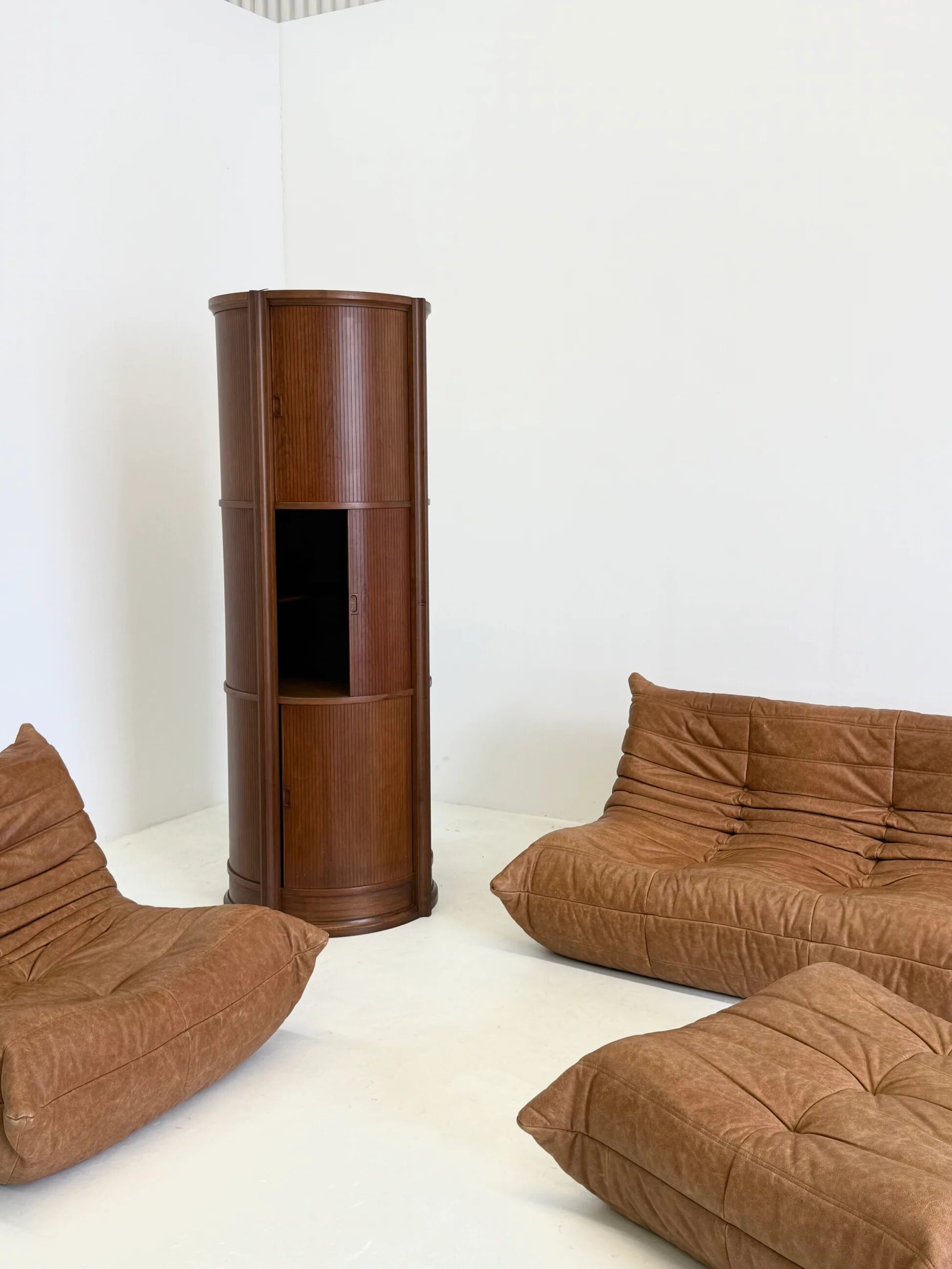 Sculptural Italian bar and storage cabinet by Gianfranco Frattini