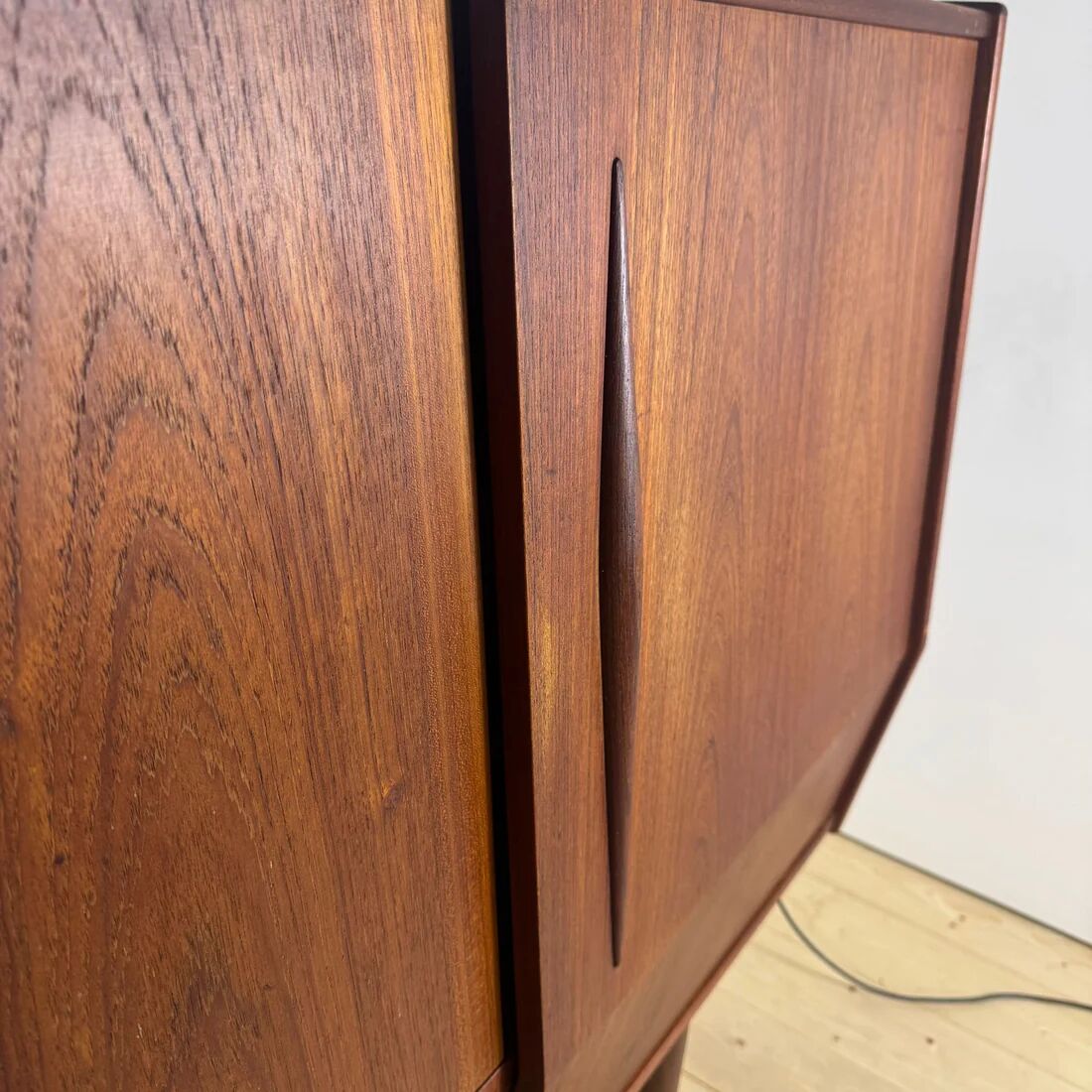 Tall teak sideboard – Original 1960s Scandinavian mid-century elegance