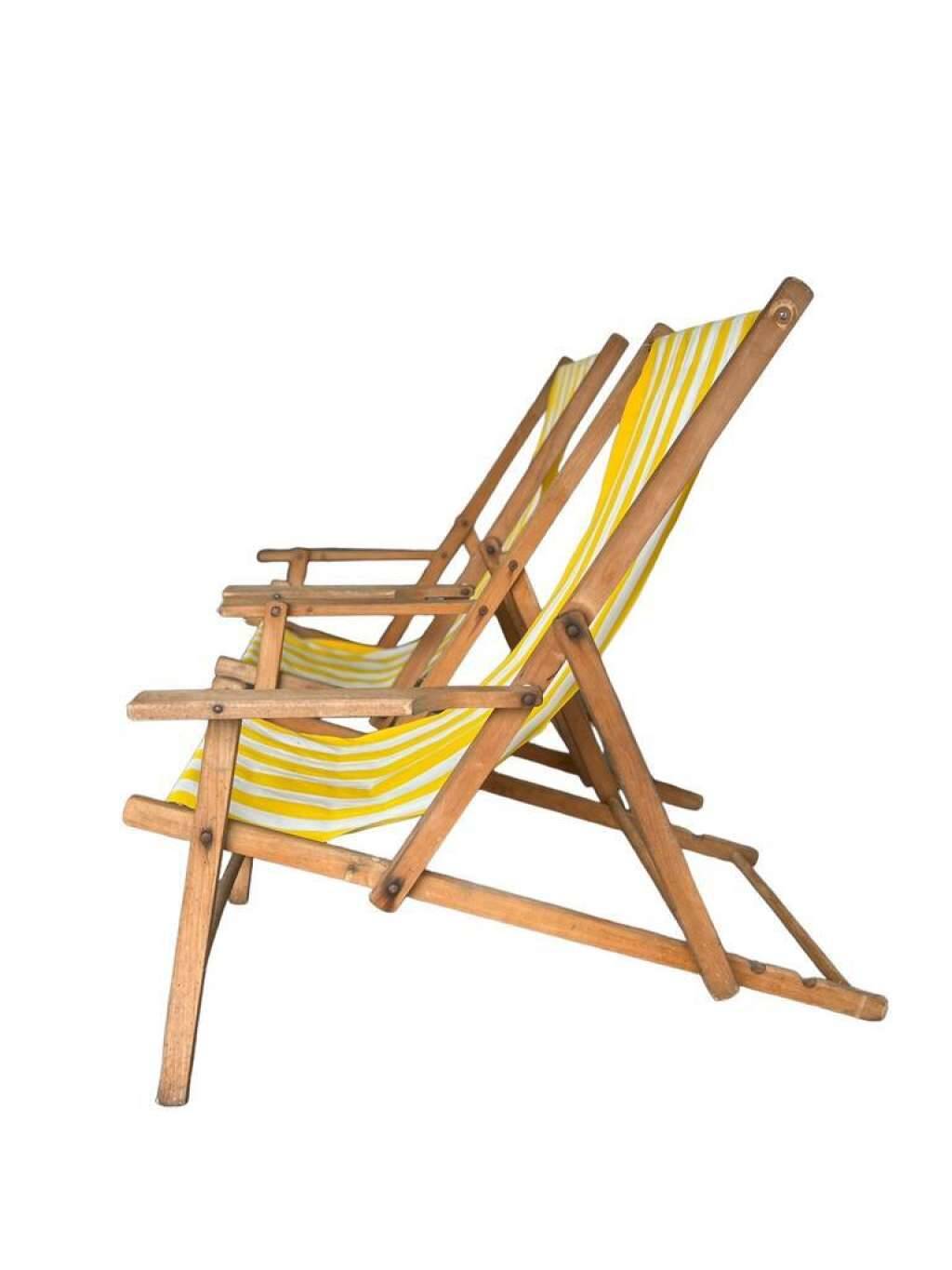 Set of 2 vintage folding beach lounge/beach chairs