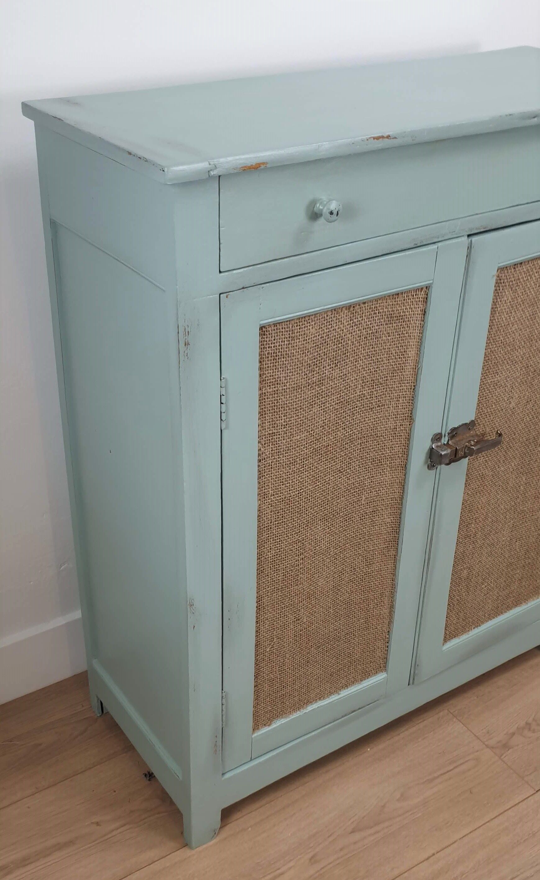 Blue parisian buffet