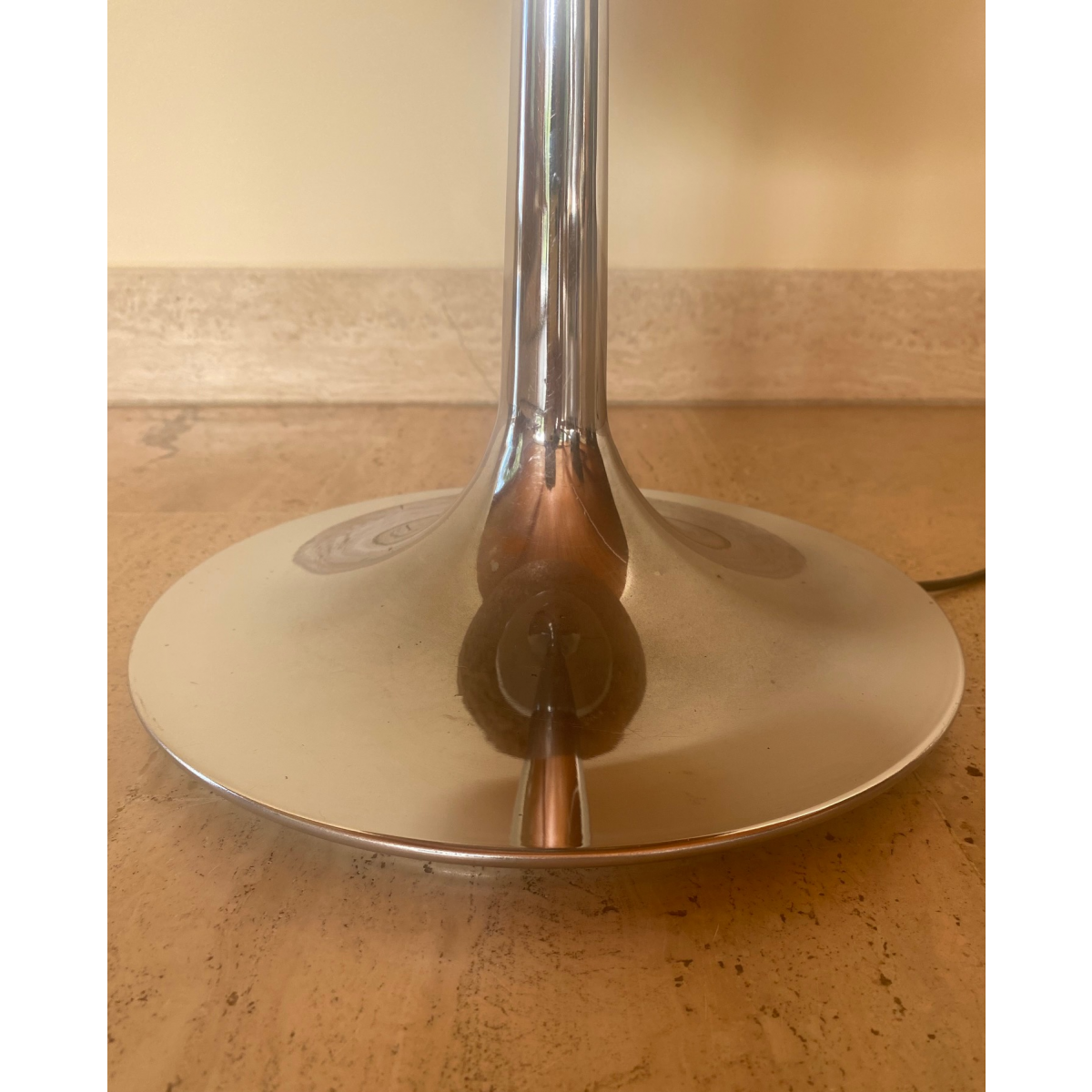 Space age ball lamp in methacrylate italy 1970