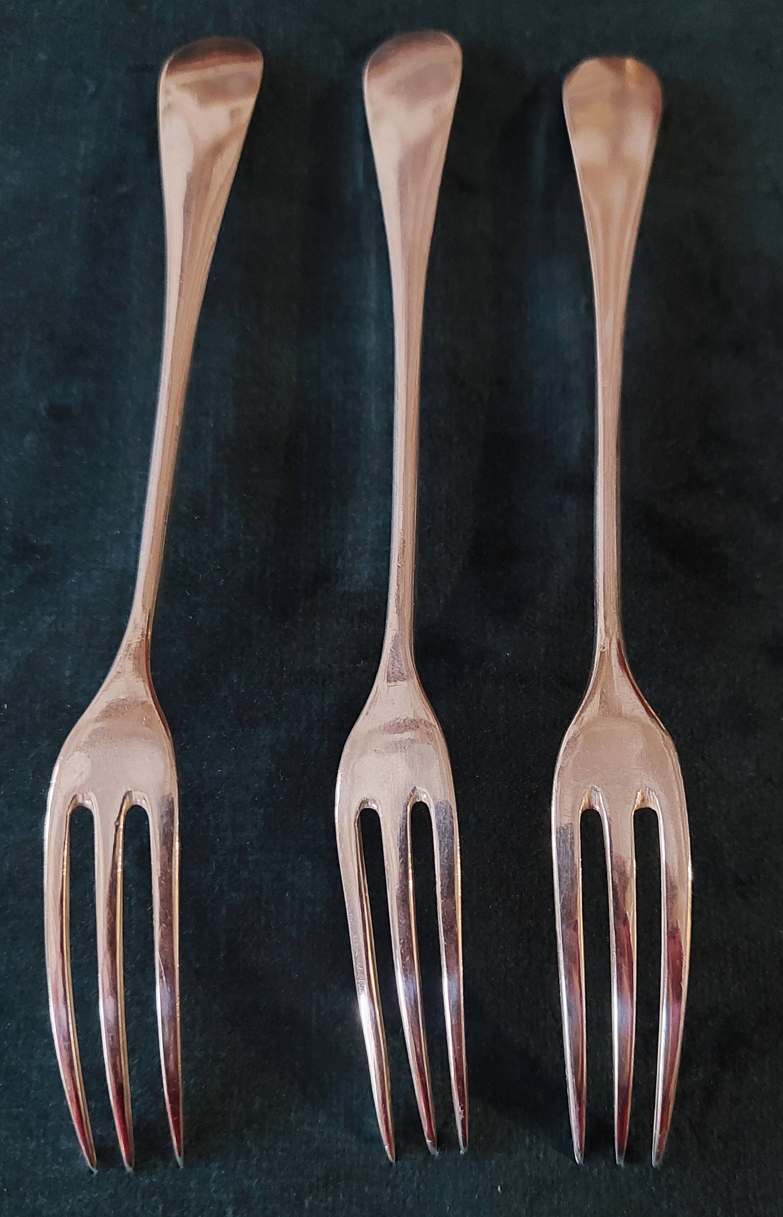 Silver-plated metal dessert forks, Cailar Bayard hallmark, set of three