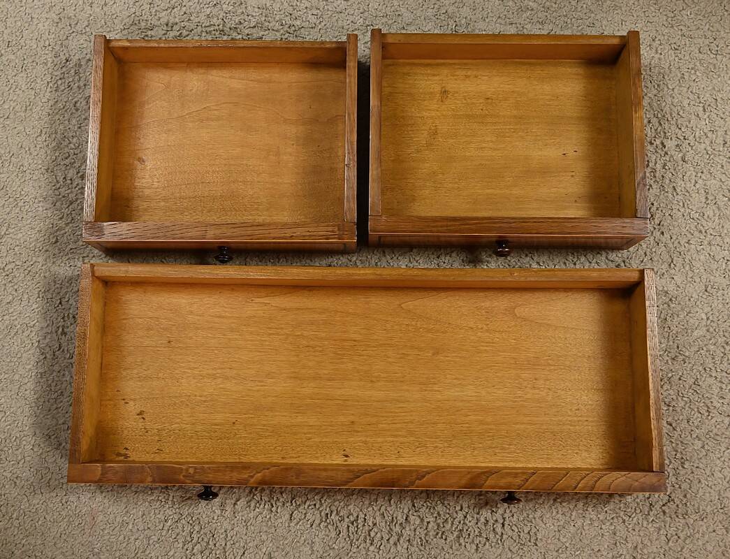 Small Secretary/Chiffonier in Mahogany Burl and Lemonwood – 1900