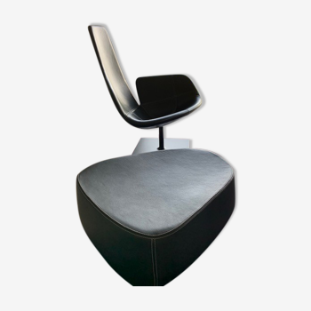 Fjord Moroso armchair with its pouf, design Patricia Urquiola 2002, steel and smooth black leather