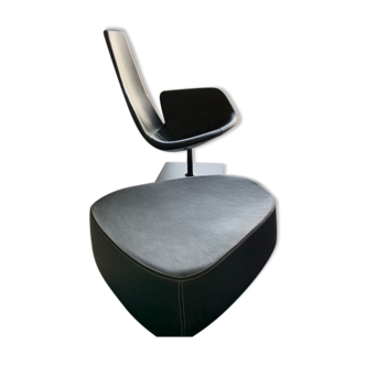 Fjord Moroso armchair with its pouf, design Patricia Urquiola 2002, steel and smooth black leather