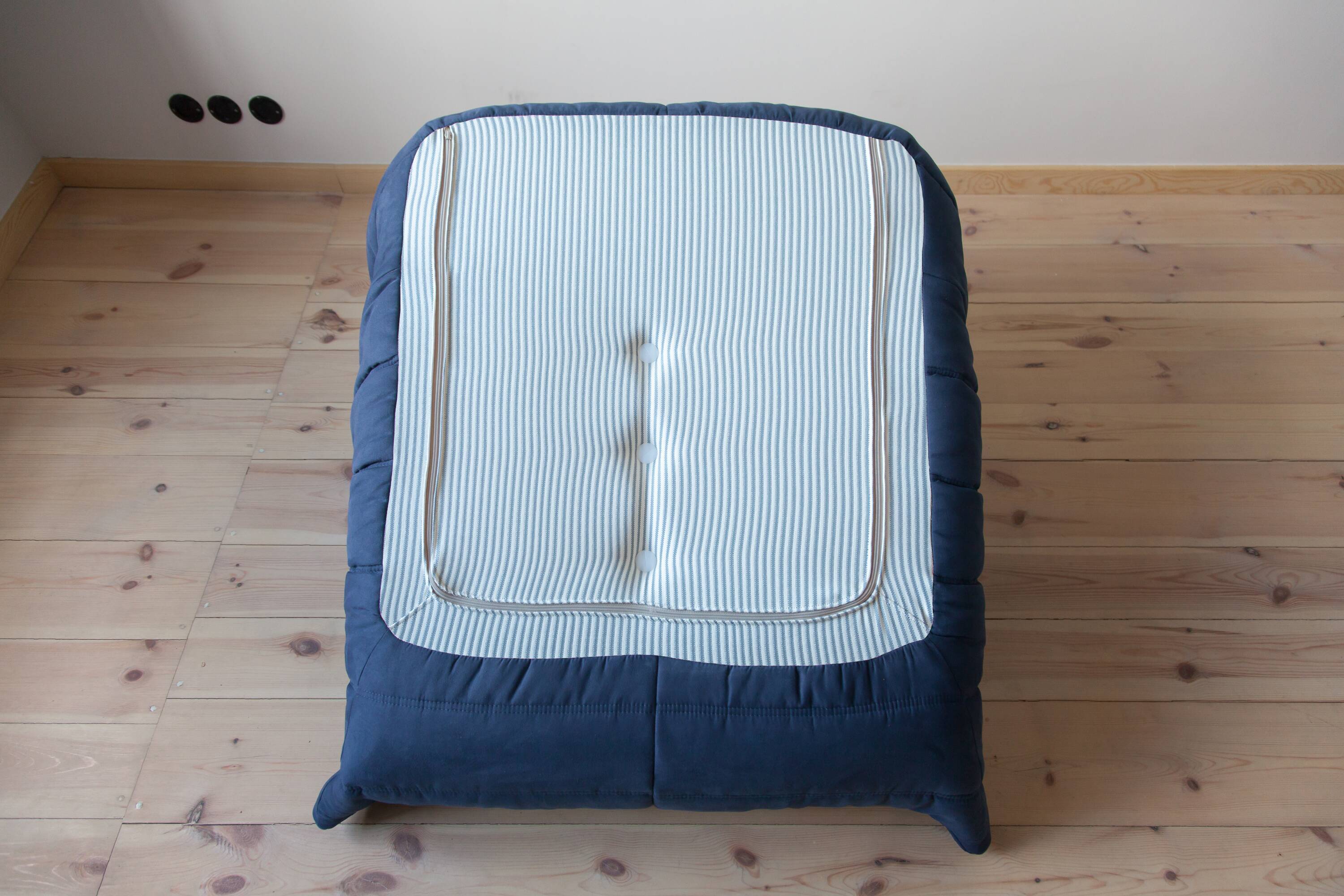 Togo armchair model designed by Michel Ducaroy 1973