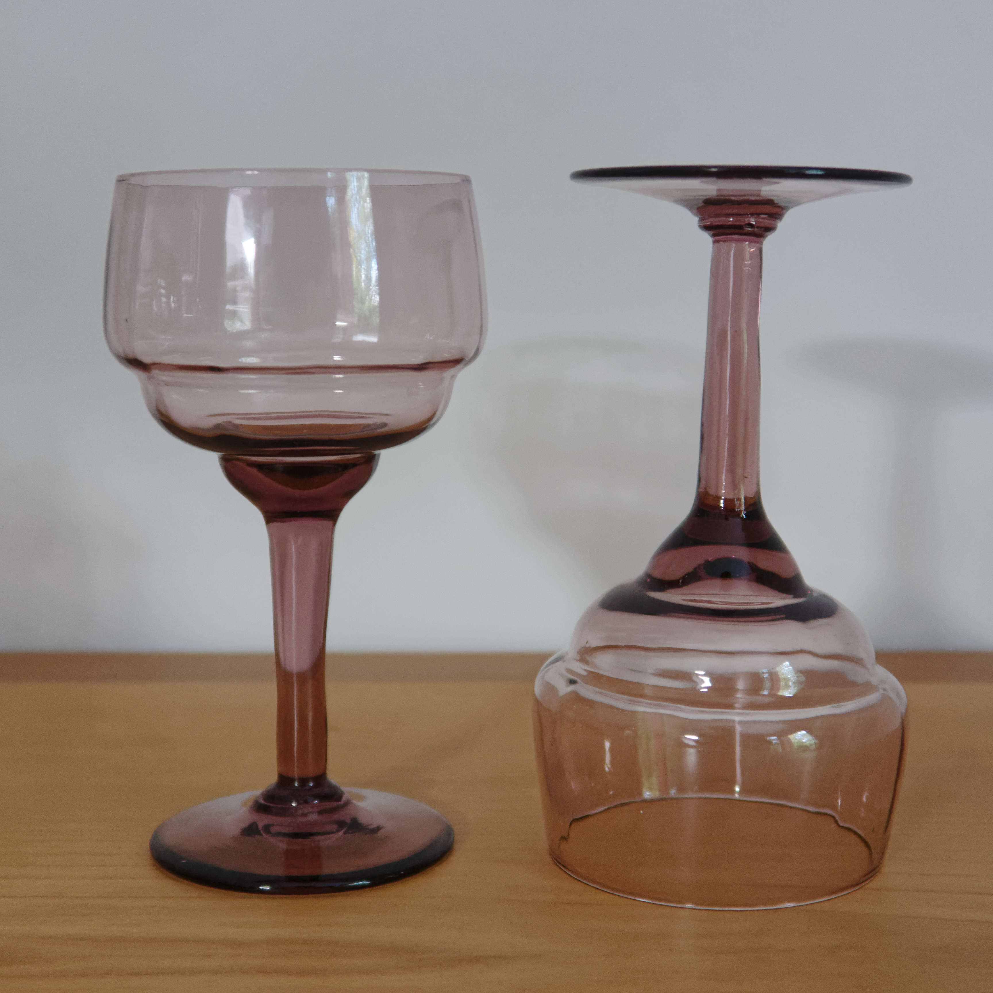 Lot 8 tinted blown glass wine glasses