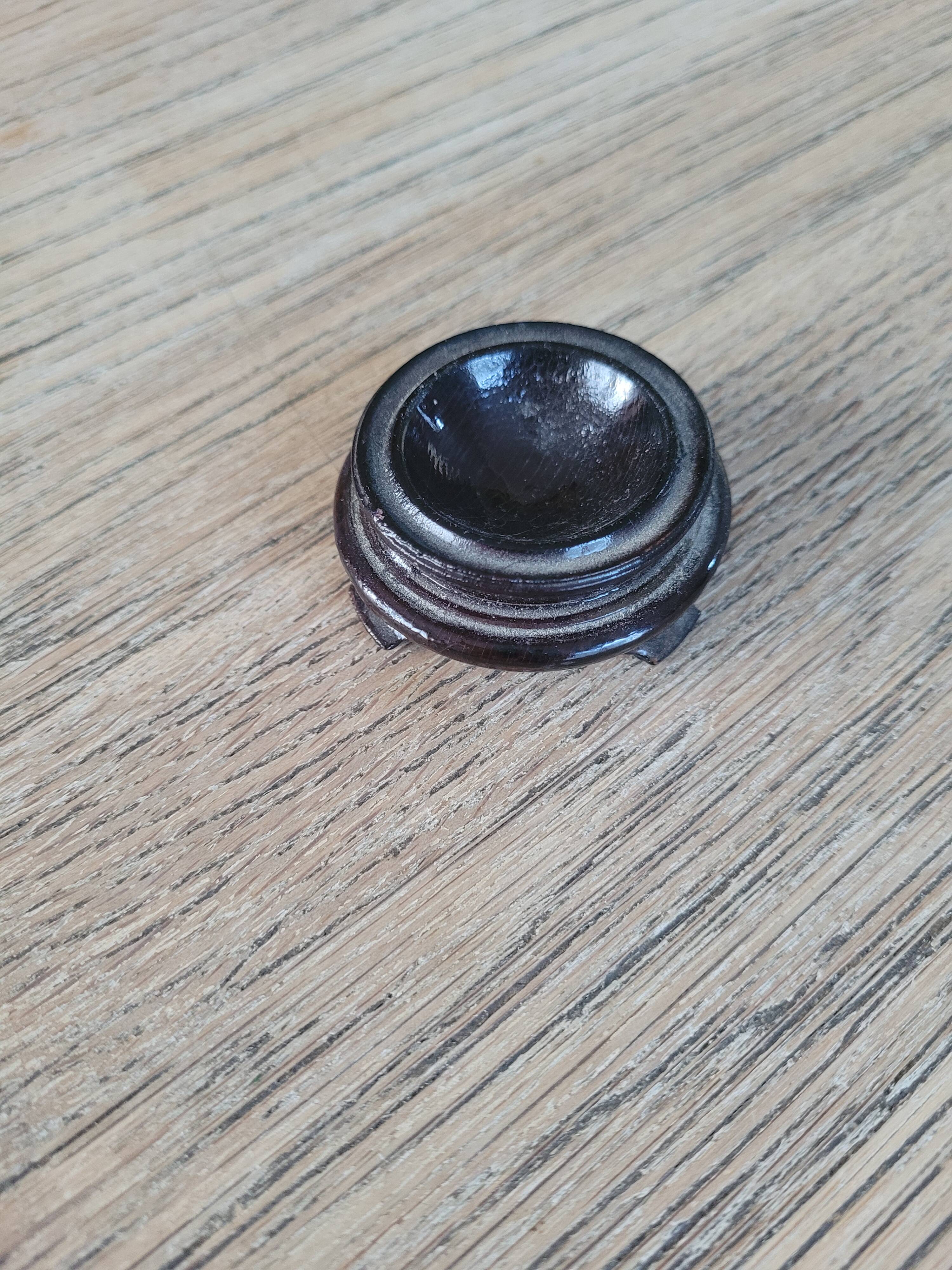 Ostrich egg with support