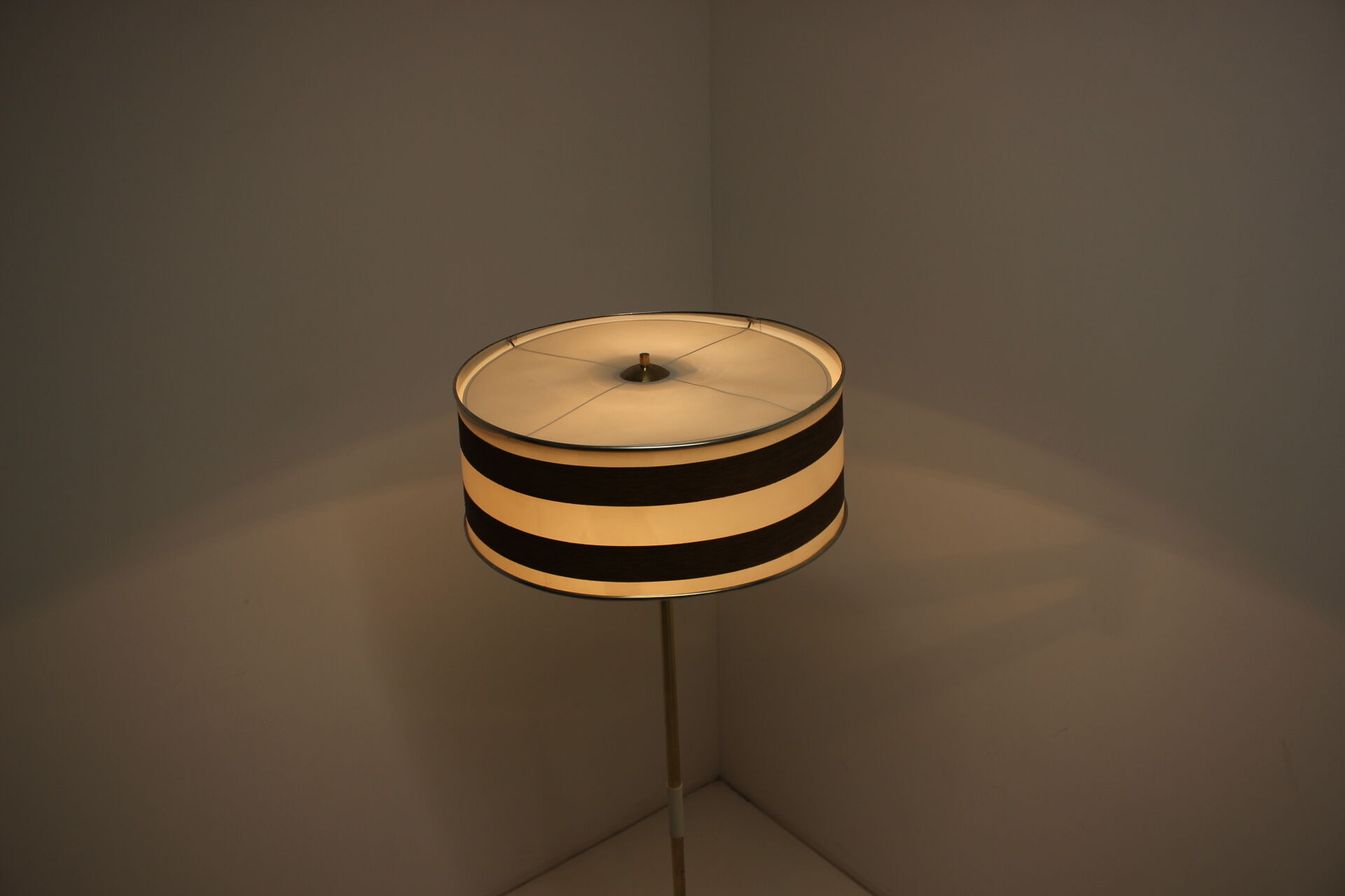 Mid-century adjustable floor lamp, 1970's.