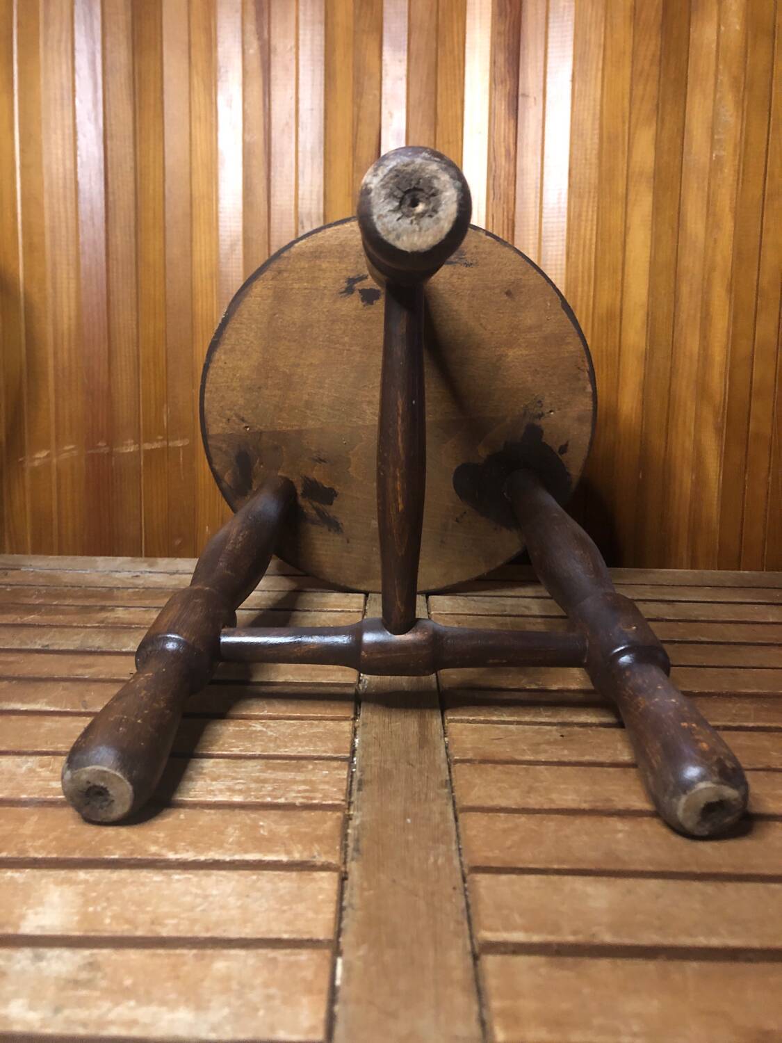 Vintage turned wood tripod milking stool #a579