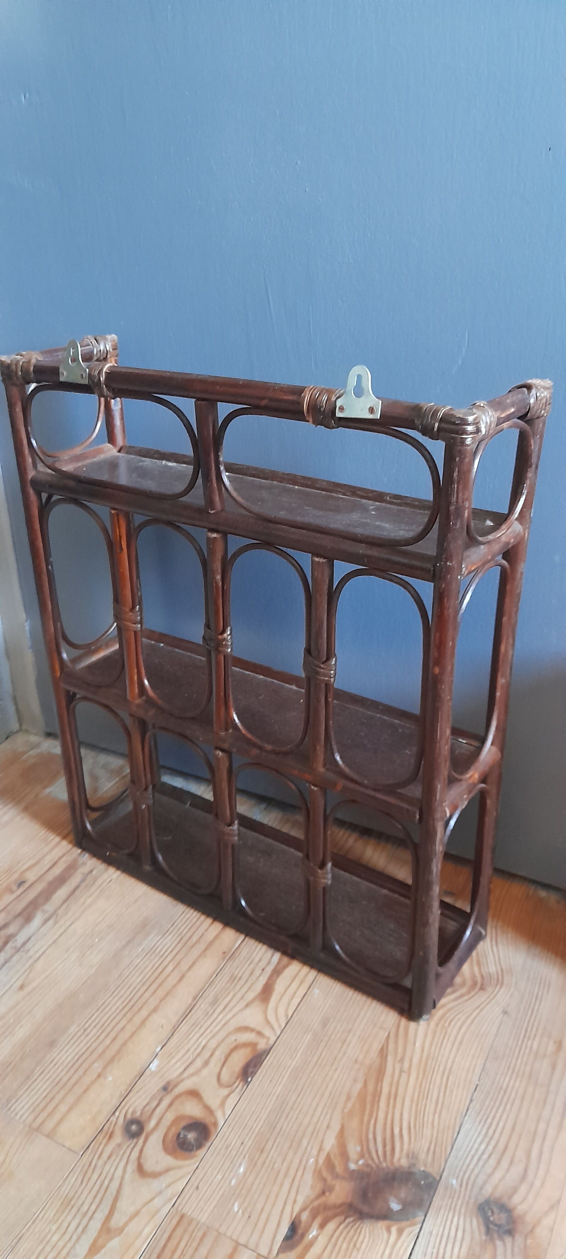 Etagère murale en bambou & rotin couleur marron, vintage 1960