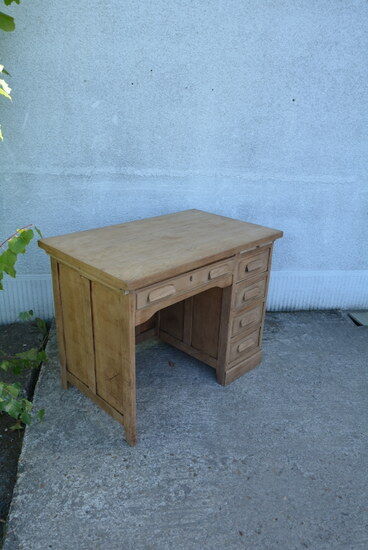 Adult administrative desk