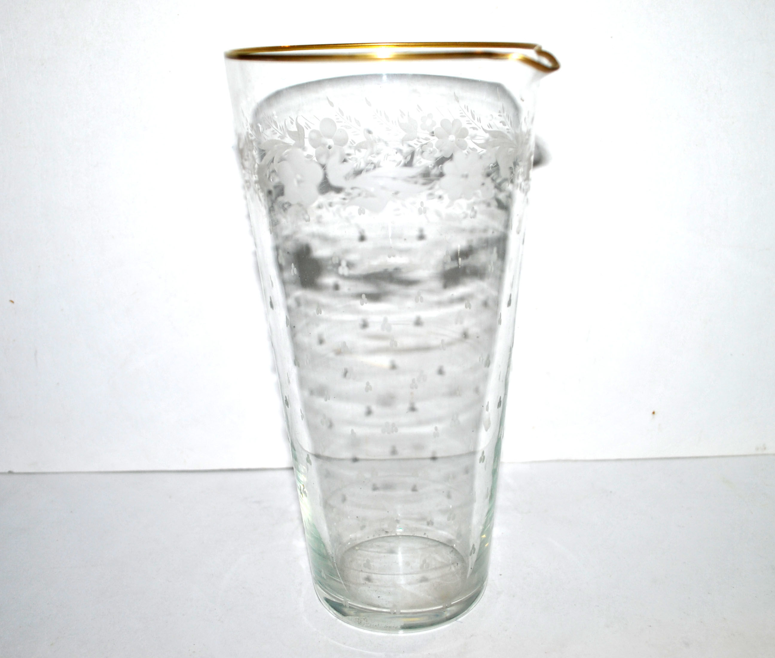 Engraved and gilded crystal jug 1900-1920