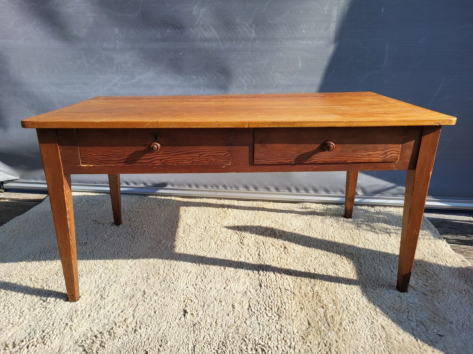 Pine farmhouse table ● Honey patina & Zebra grain