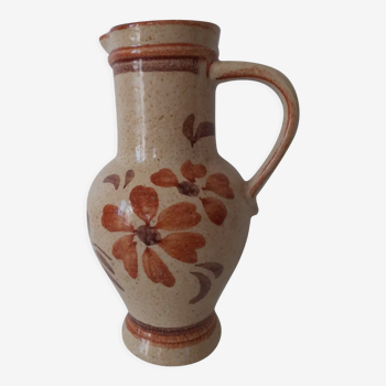 Sandstone pitcher