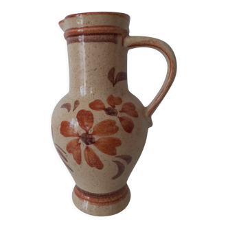 Sandstone pitcher